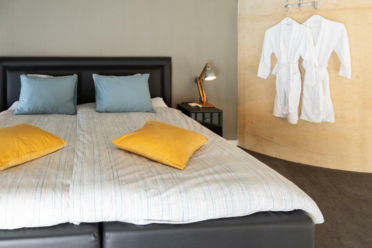 Watertorenhotel Nes Nes  ภายนอก รูปภาพ