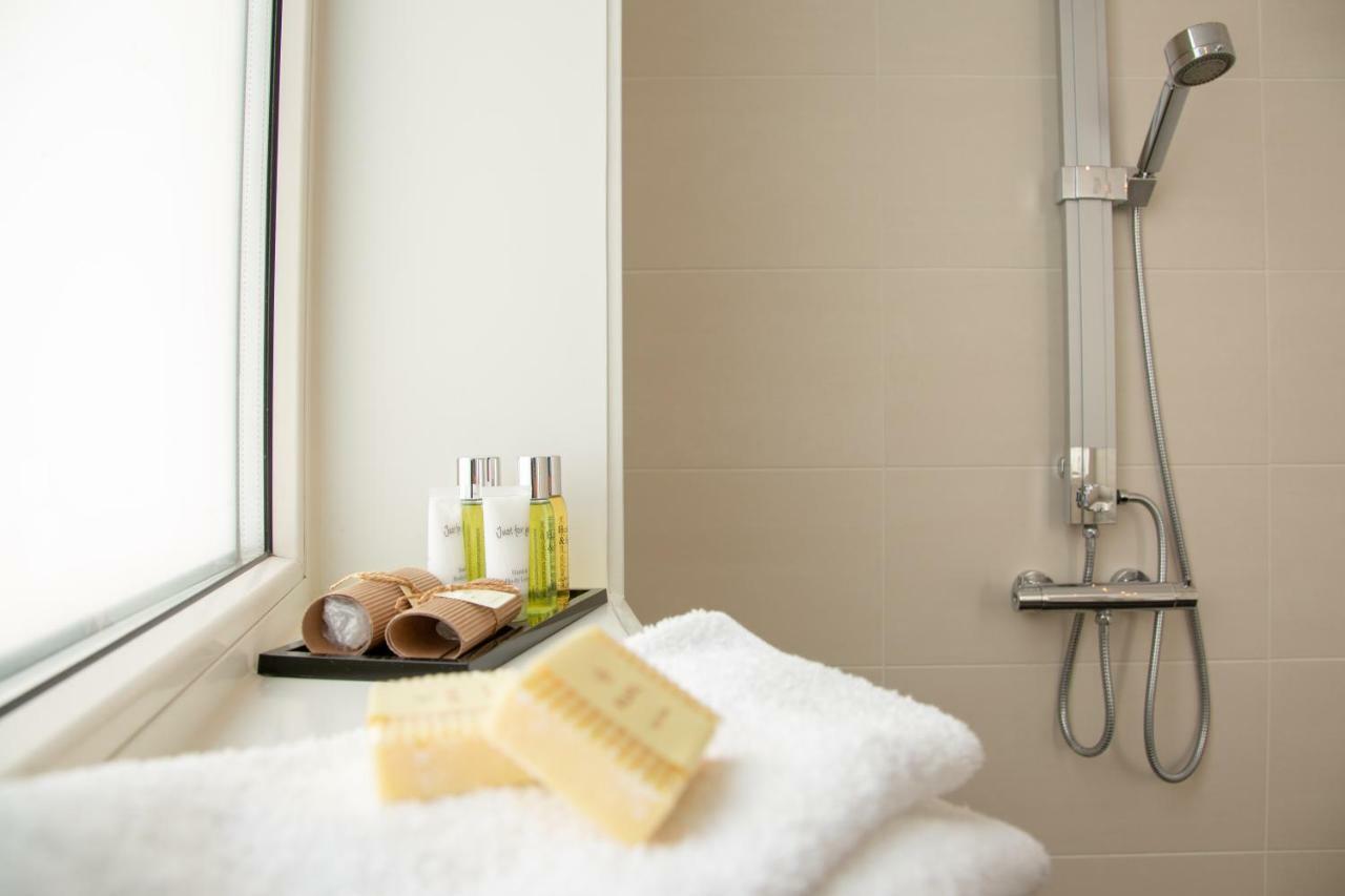 Watertorenhotel Nes Nes  ภายนอก รูปภาพ