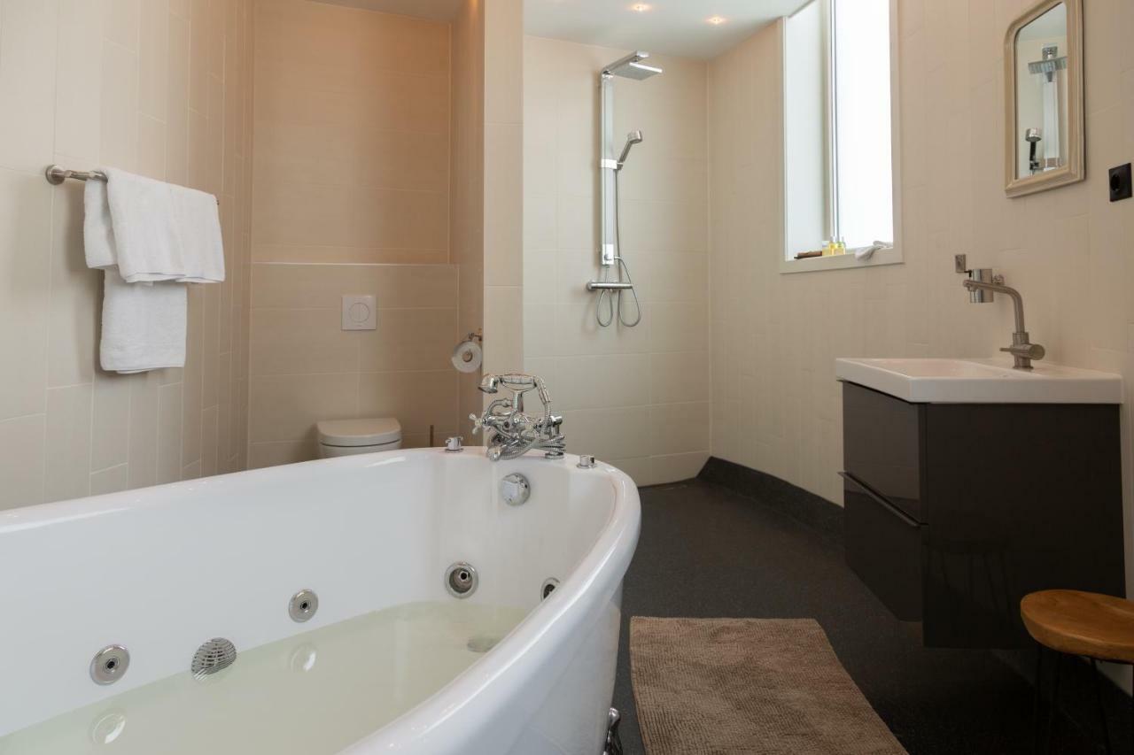 Watertorenhotel Nes Nes  ภายนอก รูปภาพ