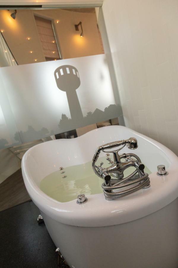 Watertorenhotel Nes Nes  ภายนอก รูปภาพ